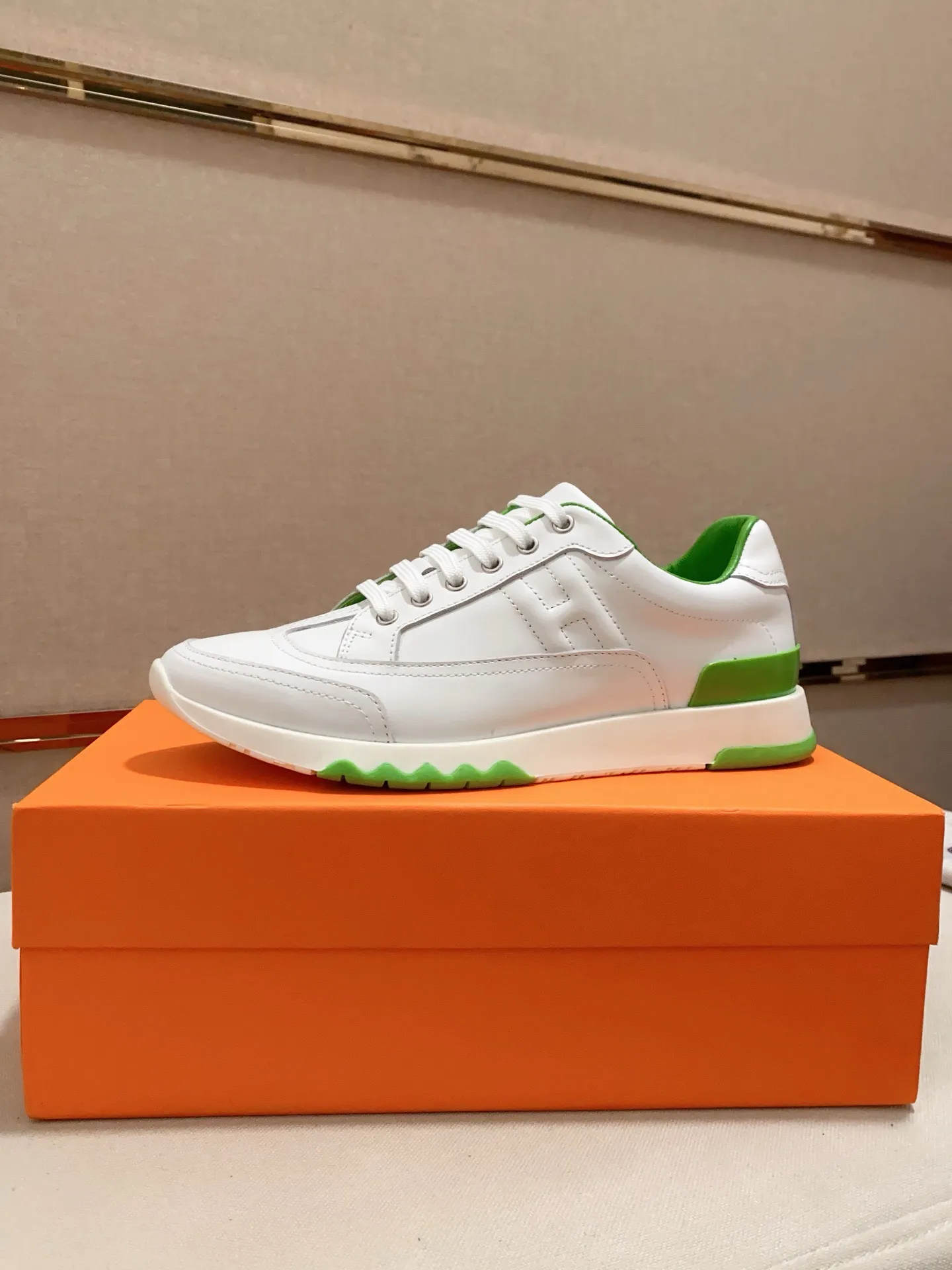 Ex-factory price: 500💰《HERMES》【Classic original single version】Hermès; top 🔝purchasing agent🔍🔍men's latest 🇺🇸sold simultaneously, original imported from Italy ▲▲first-layer cowhide ▲▲ (high-end, nobility and class) ) Exquisite workmanship (Italian 🇮🇹 imported water-dyed 🐂 cowhide lining) sole: original sole provided by the original factory, ⚠️exclusive double-layer activity·TPR·rubber·combined molded outsole; super comfortable·wear-resistant·non-slip·environmental protection The real thing is more beautiful when photographed in kind (high quality, following orders), you can come in and out at will * Number of yards: 38·39·40·41·42·43·44# (can be customized 45.)